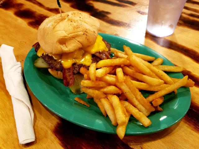 bacon cheeseburger.jpeg